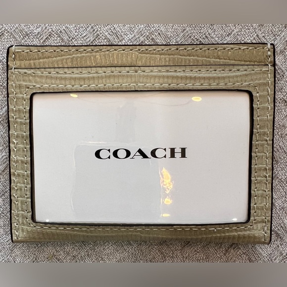 NWT, gorgeous Coach Slim ID Card Case in pale green with silver pinmount logo - Picture 2 of 13